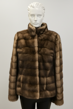 Įkelti nuotrauką į galerijos peržiūros programą, A brown fur jacket with a high collar, displayed on a white mannequin torso against a light gray background.
