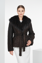 Įkelti nuotrauką į galerijos peržiūros programą, A woman models a dark brown textured faux fur jacket with a matching faux fur collar and tie belt, paired with white pants against a clean white studio background.
