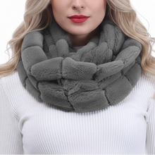 Įkelti nuotrauką į galerijos peržiūros programą, A blonde woman wearing a chunky, thick gray knit infinity scarf and a white ribbed sweater, photographed against a solid white background.