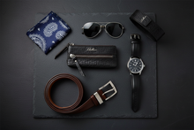 Load image into Gallery viewer, Vilniaus Kailiai Mod. #DR1080 RINKINYS leather wallet with multiple card slots and a sleek design.