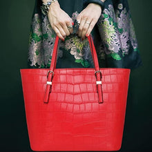 Load image into Gallery viewer, Vilniaus Kailiai Rinkinys handbag with textured leather, silver hardware, and adjustable strap, in a stylish design.
