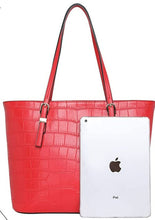 Load image into Gallery viewer, Vilniaus Kailiai handbag model DR1103 Rinkynys with smooth leather surface and elegant design, shown from a front view.