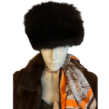 Load image into Gallery viewer, A round bluefox fur cap with a textile lining on mannequin.