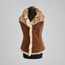 Įkelti nuotrauką į galerijos peržiūros programą, Brown suede sheepskin fur vest with buttons