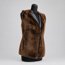 Load image into Gallery viewer, Brown vest with zipping and leather decoration
