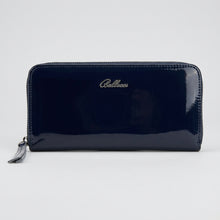 Įkelti nuotrauką į galerijos peržiūros programą, A dark blue patent leather wallet for women with multiple compartments and a zip fastening, branded with 'Colnaghi' on the front.