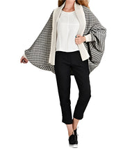 Load image into Gallery viewer, A woman wearing a linen loose mid length cardigan with a geometric pattern in black and white, with long sleeves .