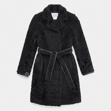 Įkelti nuotrauką į galerijos peržiūros programą, Vilniaus Kailiai Mod. 02048XXX coat displayed on a hanger, showcasing its tailored design and high-quality fabric.
