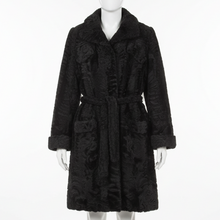 Įkelti nuotrauką į galerijos peržiūros programą, A black textured coat displayed on a white mannequin against a plain white studio background.

