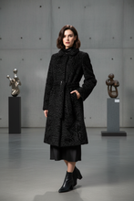 Įkelti nuotrauką į galerijos peržiūros programą, Vilniaus Kailiai Mod. 02649xxx coat displayed on a hanger, showcasing its tailored fit and high-quality fabric.
