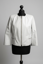 Įkelti nuotrauką į galerijos peržiūros programą, A white leather jacket with a front zipper, displayed on a black dress form mannequin against a neutral gray background.

