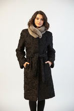 Įkelti nuotrauką į galerijos peržiūros programą, Vilniaus Kailiai Mod. 024862XX coat in neutral fabric, with collar and button details, displayed on a hanger.
