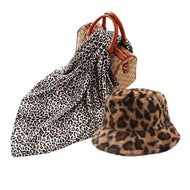 Vilniaus Kailiai DR1099 gift set featuring stylish accessories and packaging, perfect for gifting occasions.