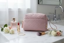 Įkelti nuotrauką į galerijos peržiūros programą, Vilniaus Kailiai cosmetic bag Mod. DS-ASL-7883 with zipper closure, made of durable material, stylish and practical for travel and everyday use.
