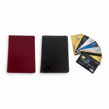 Load image into Gallery viewer, Vilniaus Kailiai Odinis kortelių dėklas OD-2 model, raudona ir juoda odos wallet su keliomis kortelių lizdais
