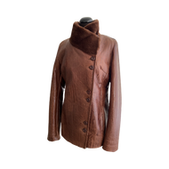 Camel brown color short Toscana sheepskin fur jacket with Nappa golden effect, buttons opening, top with notched lapels, and pockets at the front.
