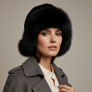 Vilniaus Kailiai Mod. K04784xx stylish hat in neutral tones, featuring a cozy knit design and a wide brim for a fashionable look