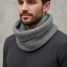 Load image into Gallery viewer, Vilniaus Kailiai Lininis šalikas vyrams ir moterims, mod. EMA, lightweight scarf with subtle pattern and soft fabric texture.
