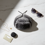 Vilniaus Kailiai Avikailio kepurė vyrams ir moterims, mod. K16500XX, soft leather hat with a classic design for men and women.