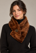 Įkelti nuotrauką į galerijos peržiūros programą, Vilniaus Kailiai Mod. 08680XXX scarf featuring a soft, woven fabric in a versatile, neutral color.
