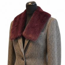 Įkelti nuotrauką į galerijos peržiūros programą, A herringbone pattern coat displayed on a black mannequin torso, featuring a large deep burgundy faux fur collar.
